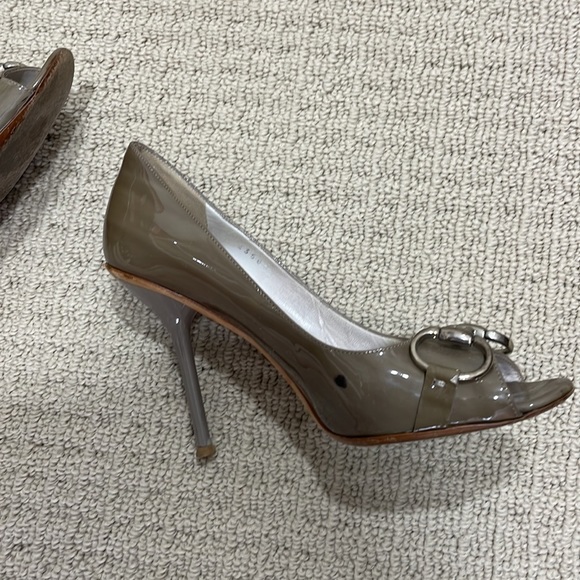 Gucci gray patent leather heels size 7 - Picture 5 of 9